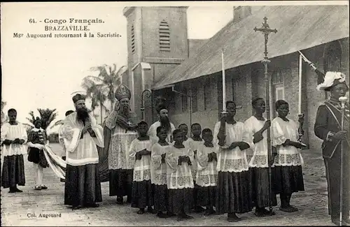 Ak Brazzaville Französisch Kongo, Mgr Augouard retournant a la Sacristie