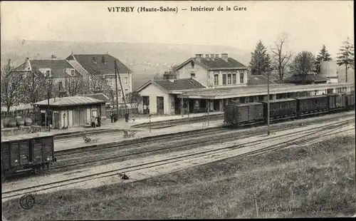 Ak Vitrey Haute Saône, La Gare, Gleisansicht, Güterwagen