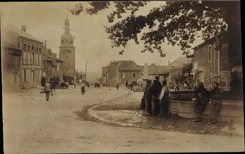 Foto Ak Romagne sous les Côtes Lothringen Meuse, Straßenpartie, Kirche