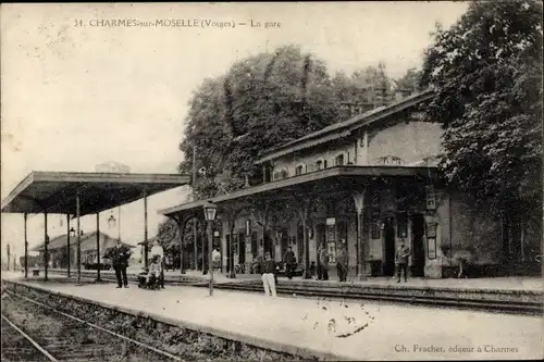 Ak Charmes sur Moselle Vosges, La Gare, Gleisansicht