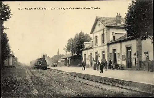 Ak Giromagny Schermenei Territoire de Belfort, La Gare, a l'arrivée d'un Train