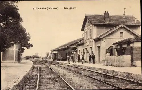 Ak Suippes Marne, La Gare, Gleisansicht