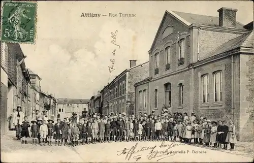 Ak Attigny Ardennes, Rue Turenne, Kinder