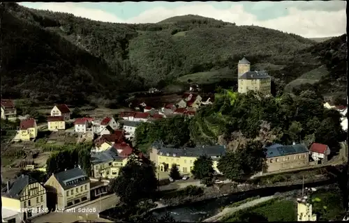 Ak Kreuzberg Altenahr im Ahrtal, Panorama mit Schloss