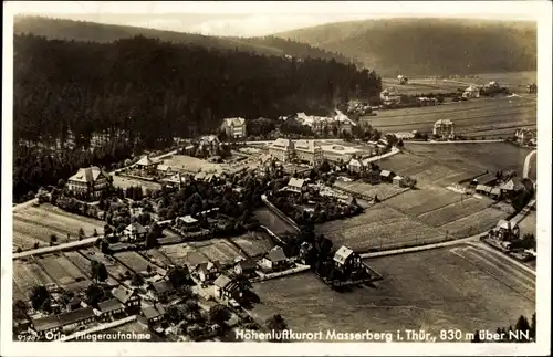 Ak Masserberg im Thüringer Schiefergebirge, Fliegeraufnahme von der Stadt