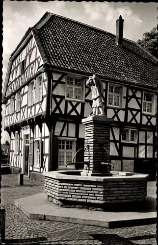 Ak Herdecke an der Ruhr, Sackträgerbrunnen