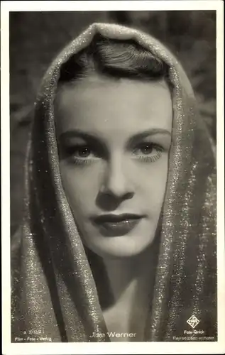Ak Schauspielerin Ilse Werner, Portrait mit Kopftuch, Ufa Film