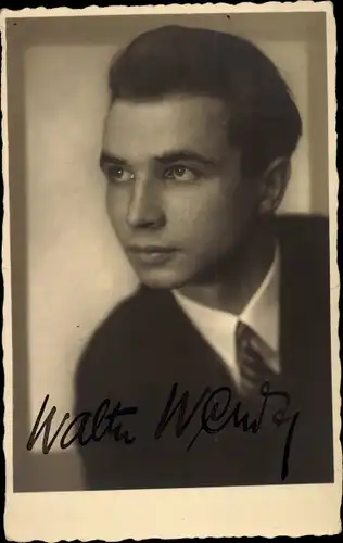 Foto Ak Schauspieler Walter Wendt ?, Portrait, Autogramm