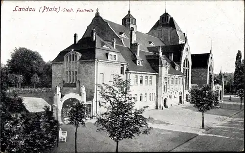 Ak Landau in der Pfalz, Blick von der Straße auf die Städt. Festhalle