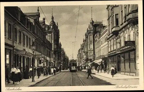 Ak Saarbrücken im Saarland, Bahnhofstraße, Straßenbahn, Passanten