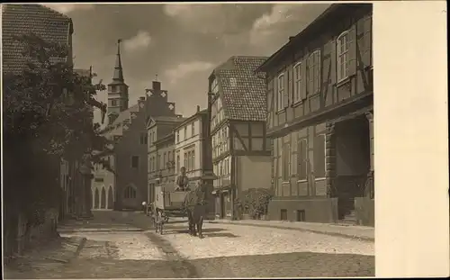 Foto Ak Deutschland, Straßenpartie, Kirche