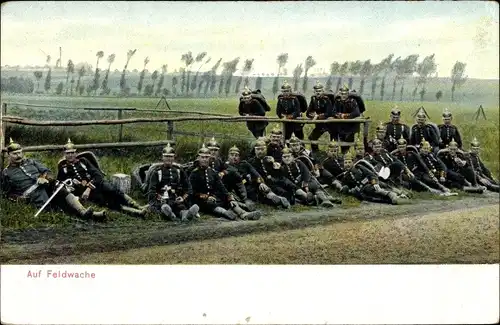 Ak Auf Feldwache, Deutsche Soldaten auf einem Feld, Infanterie