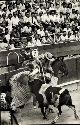 Ak Corrida de Toros, Suerte de Picos, Un puyazo, Stierkampf