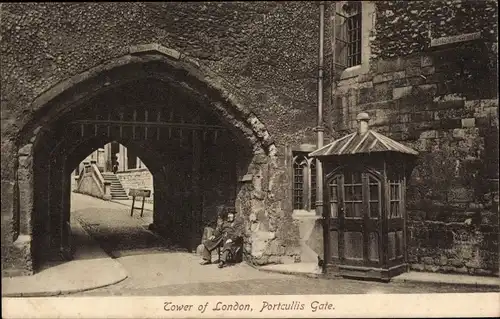 Ak City of Westminster London England, Tower of London, Portcullis Gate