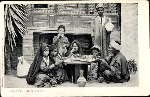 Ak Ägypten, Diner arabe, ägyptische Familie am Tisch