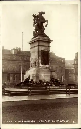 Ak Newcastle upon Tyne England, The City War Memorial