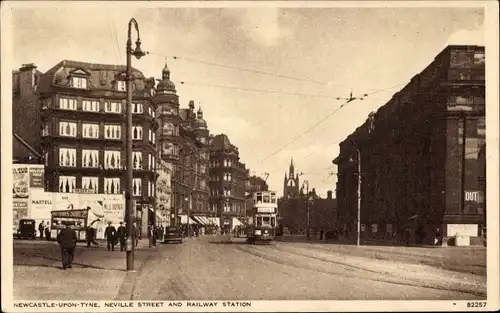 Ak Newcastle upon Tyne North East England, Neville Street and Railway Station