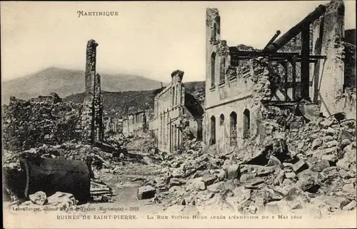 Ak Saint Pierre Martinique, Ruines, La Rue Victor Hugo apres l'Eruption du 8 Mai 1902