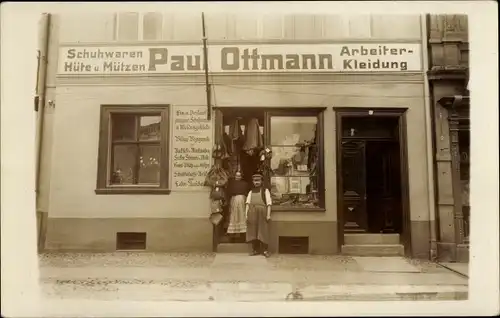 Foto Ak Dresden Nordost Loschwitz, Schuhwarenhandlung, Arbeiterkleidung