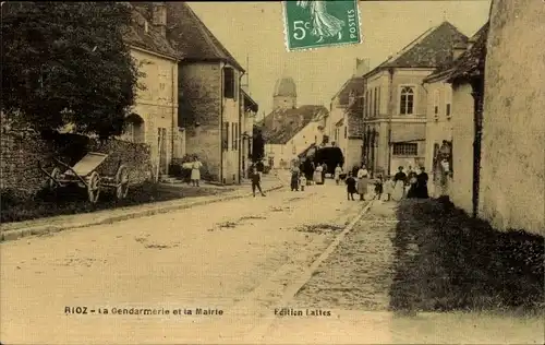Ak Rioz Haute Saône, La Gendarmerie et la Mairie