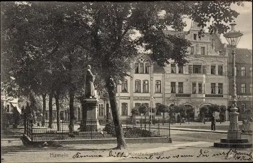 Ak Hameln an der Weser Niedersachsen, Am Münsterkirchhof, Denkmal