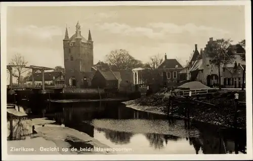 Ak Zierikzee Zeeland, Gezicht op de beide Havenpoorten