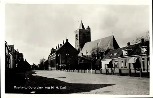 Ak Baarland Zeeland, Dorpsplein met N.H. Kerk