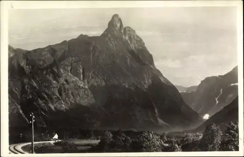 Ak Aandalsnes Romsdalen Norwegen, Blick von der Raumabahn auf Romsdalshorn