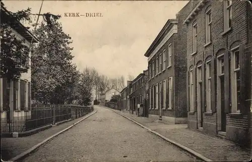 Ak Kerkdriel Maasdriel Gelderland, Straßenpartie