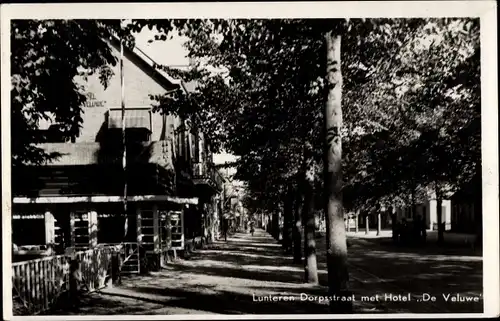 Ak Lunteren Ede Gelderland, Dorpsstraat met Hotel De Veluwe