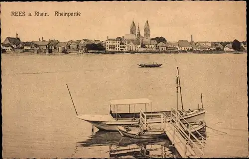 Ak Rees am Niederrhein, Rheinpartie mit Booten und Blick zum Ort