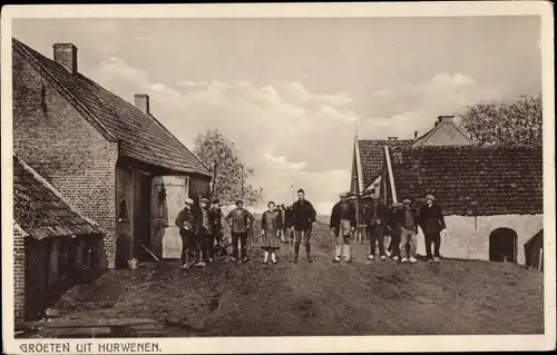 Ak Hurwenen Maasdriel Gelderland, Straßenpartie, Anwohner