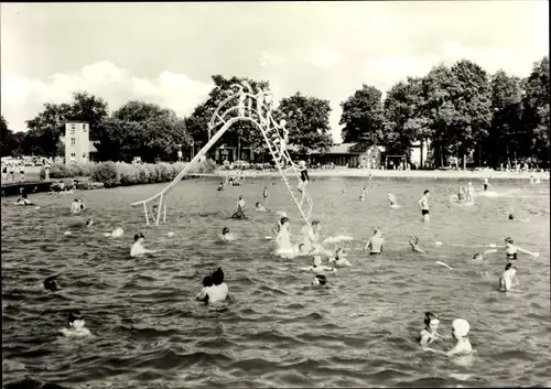 Ak Neustadt Glewe in Mecklenburg, Naherholungszentrum am Neustädter See, Badegäste