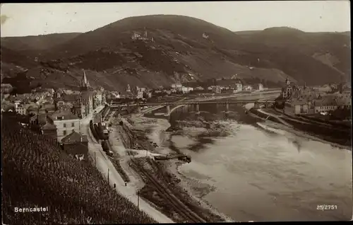 Ak Bernkastel Kues im Moseltal, Gesamtansicht des Ortes