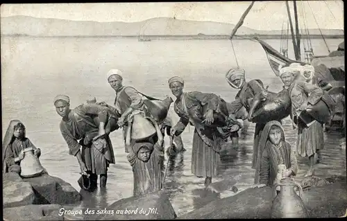 Ak Groupe de sakas au bord du Nil, Wasserträger
