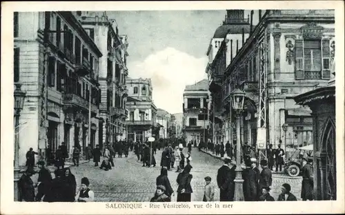 Ak Thessaloniki Griechenland, Rue Vénizelos, vue de la mer, piétons, réverbère, voiture