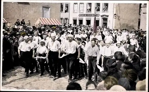 Ak Echternach Luxemburg, Procession dansante, Groupe de danseurs, Tänzer, Prozession