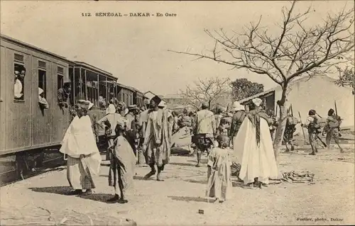 Ak Dakar Senegal, En Gare