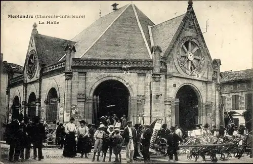 Ak Montendre Charente Maritime, La Halle