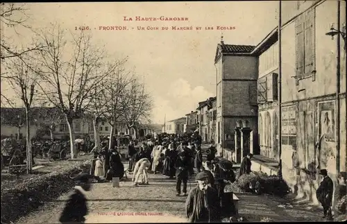 Ak Fronton Haute Garonne, Un Coin du Marché et les Ecoles