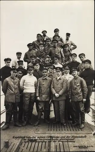 Ak Kapitän König mit seinen Offizieren und der Mannschaft, Frachttauchboot Deutschland