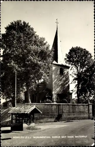 Ak Bemelen Limburg Niederlande, Monumentaal Kerkje met oude Waterput