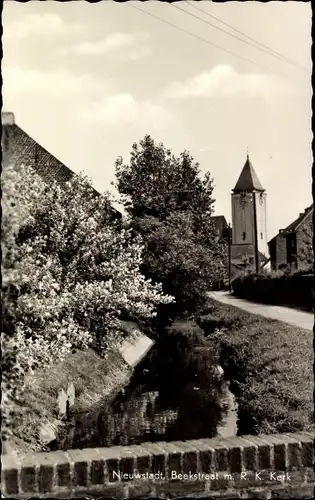 Ak Nieuwstadt Limburg Niederlande, Beekstraat m. R.K. Kerk