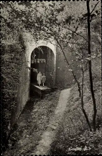Ak Geulle Limburg Niederlande, Langs wandelpaadje nabij het spoorwegviadukt