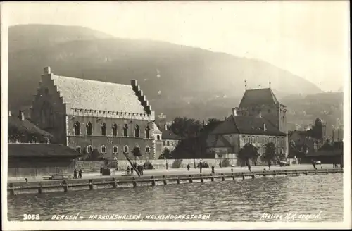 Foto Ak Bergen Norwegen, Haakonshallen, Walkendorfstaarn