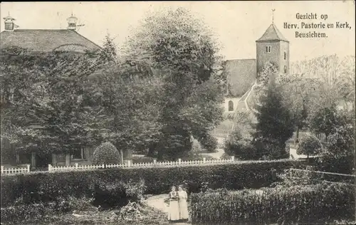 Ak Beusichem Gelderland, Gezicht op Herv. Pastorie en Kerk
