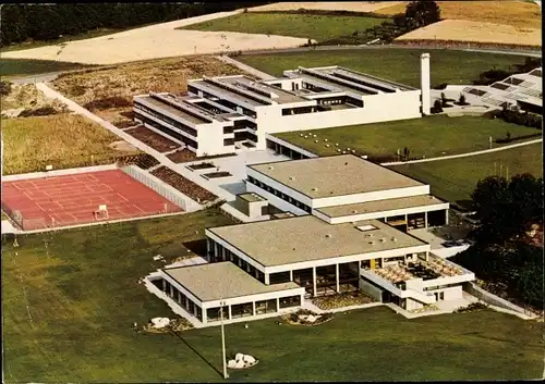 Ak Lichtenfels am Main Oberfranken, Hallenbad, Dreifachturnhalle, Hauptschule An der Friedenslinde