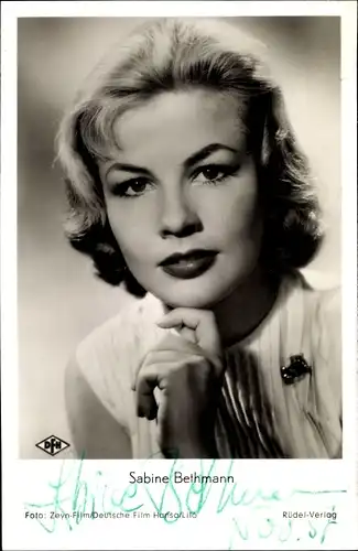 Ak Schauspielerin Sabine Bethmann, Portrait, Autogramm