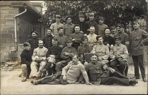 Foto Ak Schweinfurt in Unterfranken Bayern, Männer in Uniformen, Gruppenbild