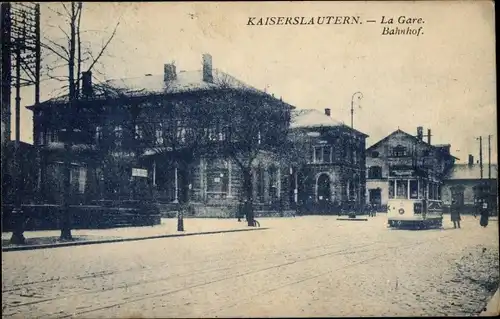 Ak Kaiserslautern, La Gare, Straßenbahn 5 vor dem Bahnhof
